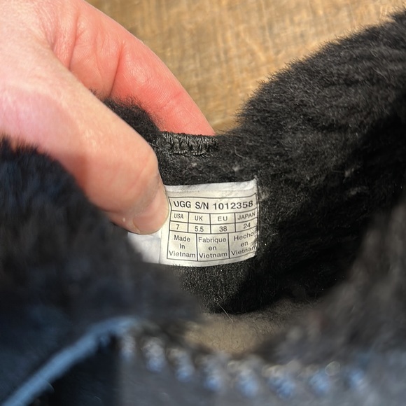 UGG McKay Bootie - Picture 8 of 9